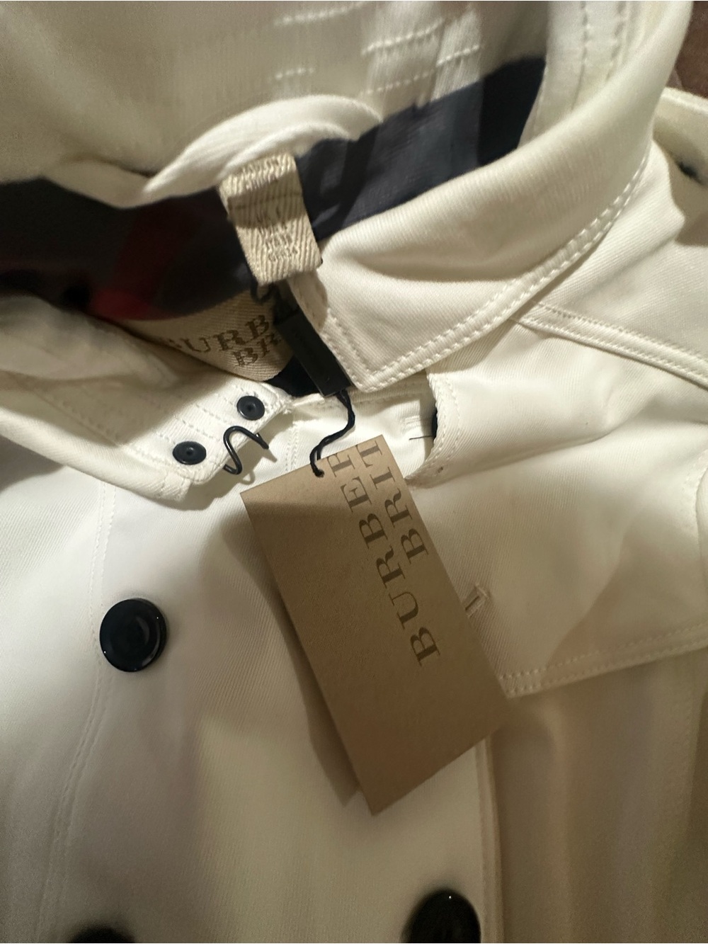Burberry White Double-Breasted Trench Coat with Black Buttons - Picture 11 of 11